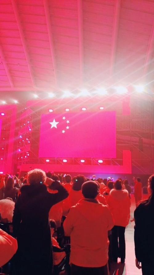 中国对韩国比赛全场唱国歌